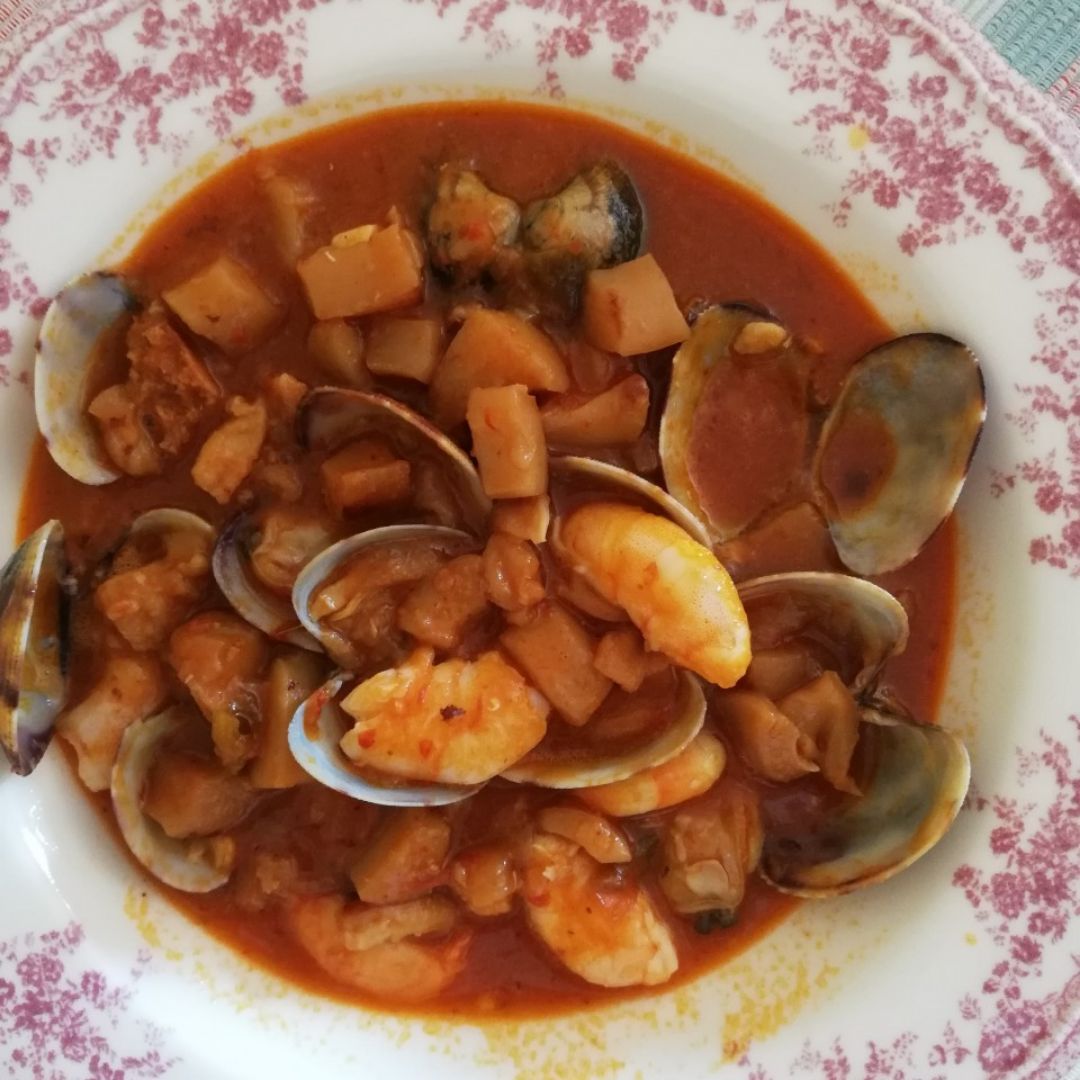 Choco, almejas y gambas con refrito de verduras Choco, almejas y gambas con refrito de verduras