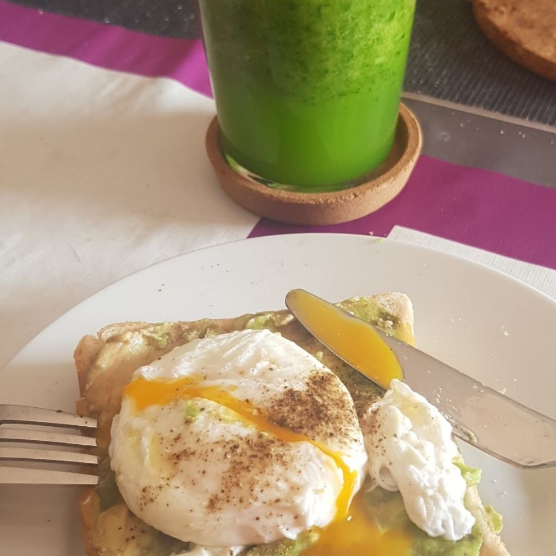 Tostada con huevo poche