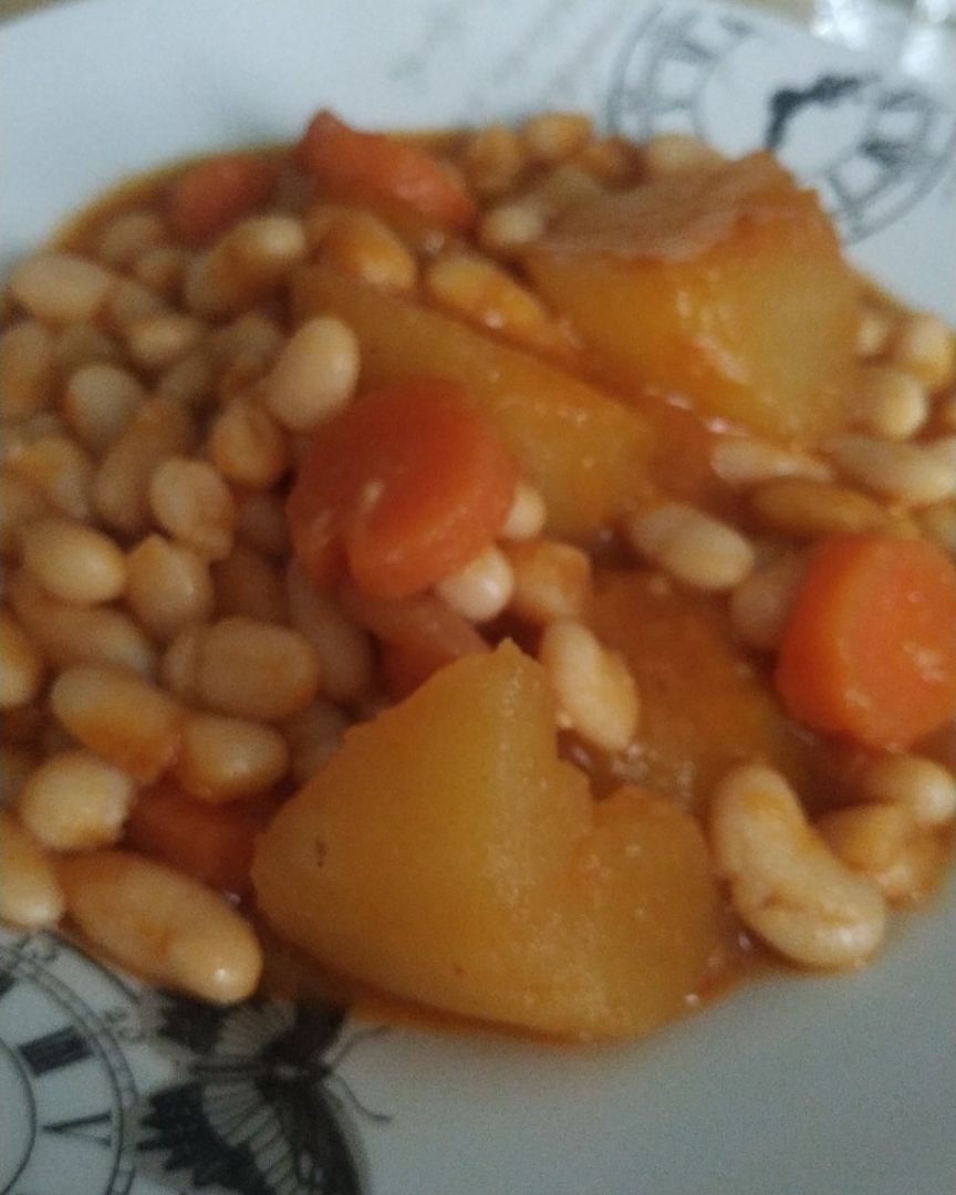 Habichuelas con patatas y zanahoria Habichuelas con patatas y zanahoria