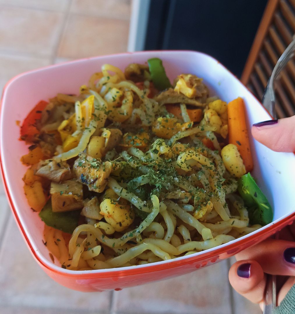 Noodles con verduras y gambas Noodles con verduras y gambas