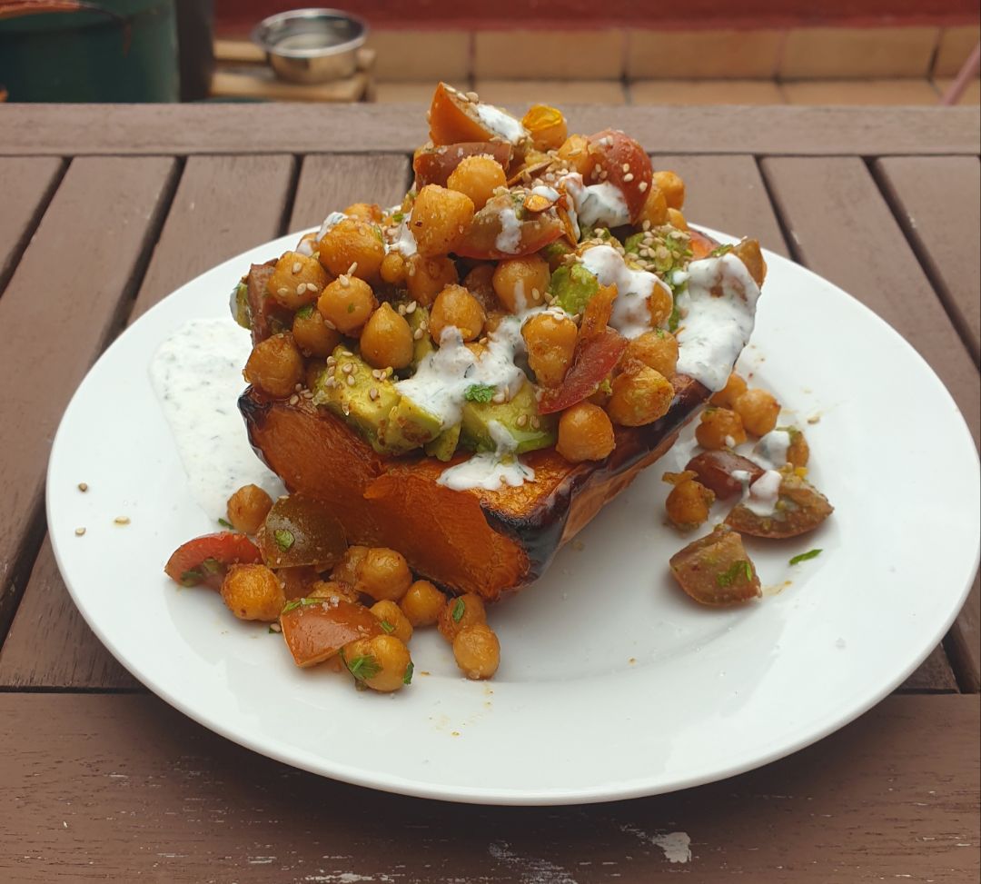 Calabaza asada con garbanzos y aguacate🥑 Calabaza asada con garbanzos y aguacate🥑