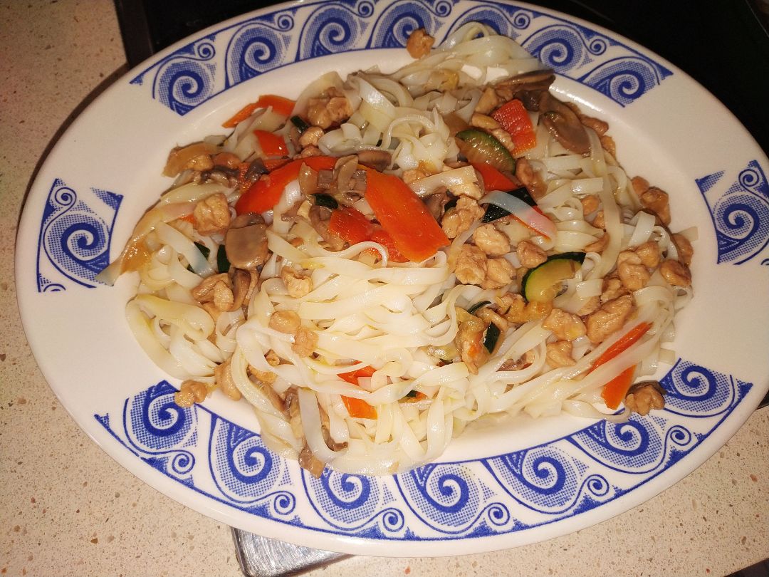 Noodles de arroz con soja texturizada Noodles de arroz con soja texturizada