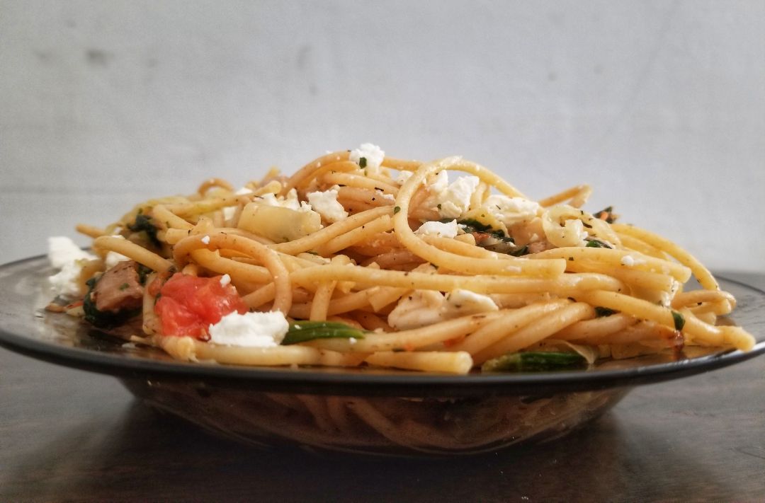 Espaguetis con verdura y pavo