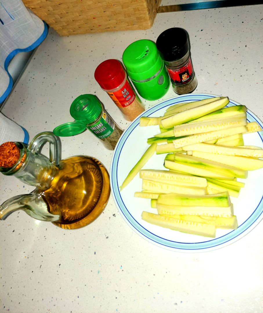 PALITOS DE CALABACÍN 🥒CON PARMESANO 🧀 Paso 0 PALITOS DE CALABACÍN 🥒CON PARMESANO 🧀 Paso 0