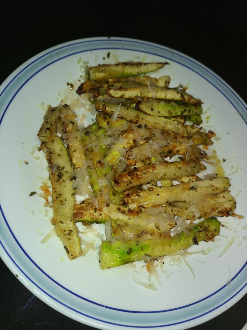 PALITOS DE CALABACÍN 🥒CON PARMESANO 🧀 Paso 4 PALITOS DE CALABACÍN 🥒CON PARMESANO 🧀 Paso 4