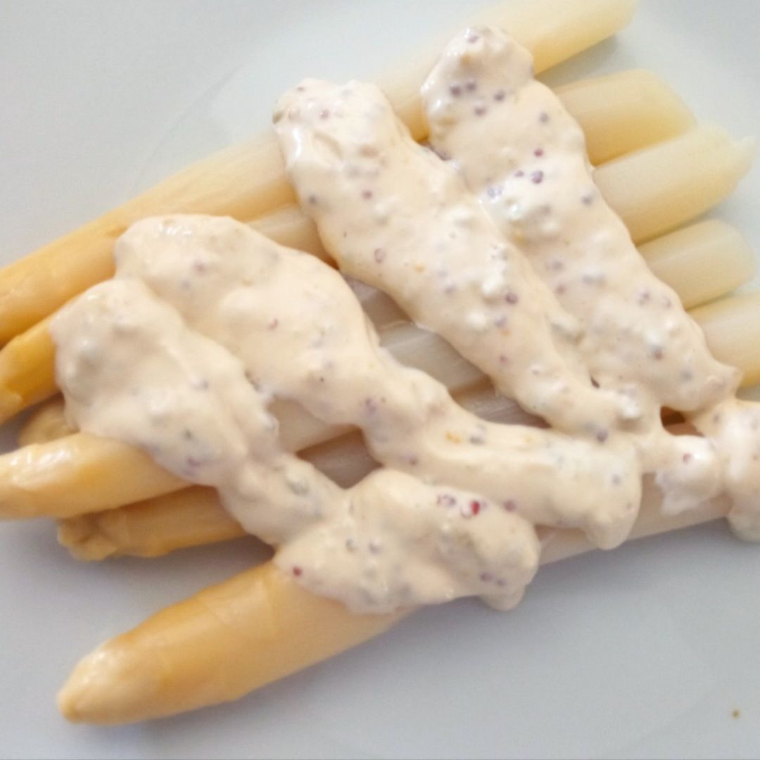 Espárragos con mayonesa de mostaza