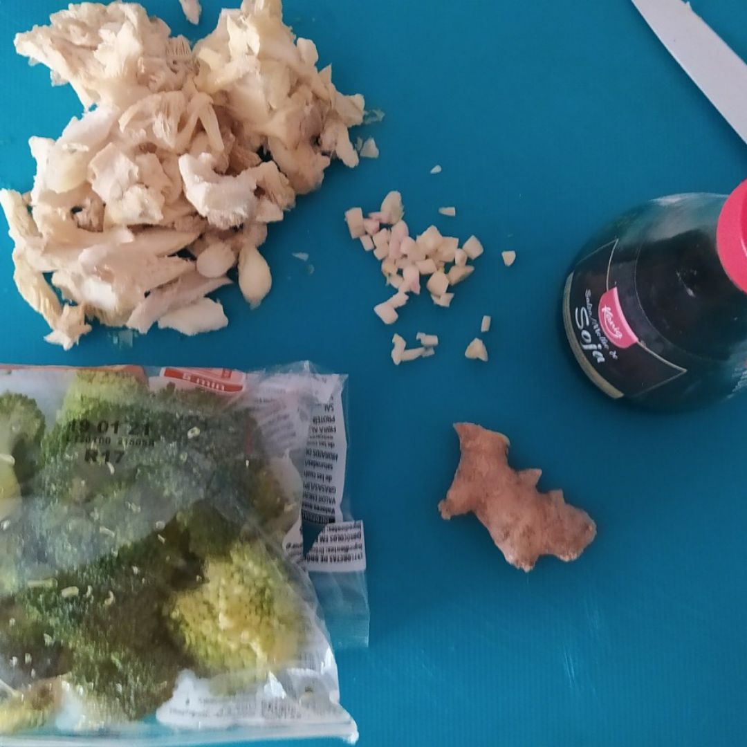 Arroz con soja, brócoli, jengibre y setas Paso 0 Arroz con soja, brócoli, jengibre y setas Paso 0