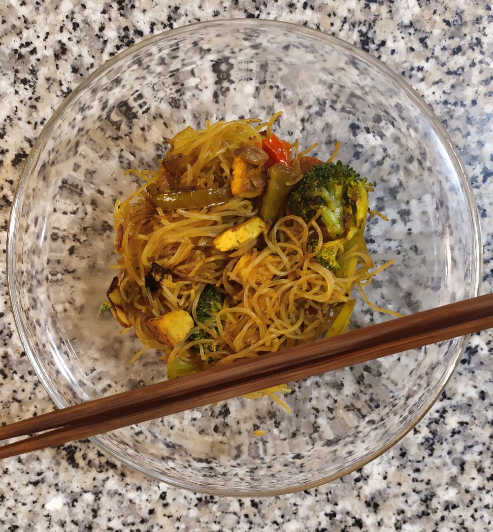 Noodles con tofu y verduras Noodles con tofu y verduras