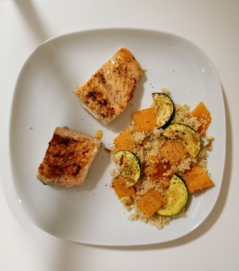 Salmon a la plancha con quinoa y verduritas Salmon a la plancha con quinoa y verduritas