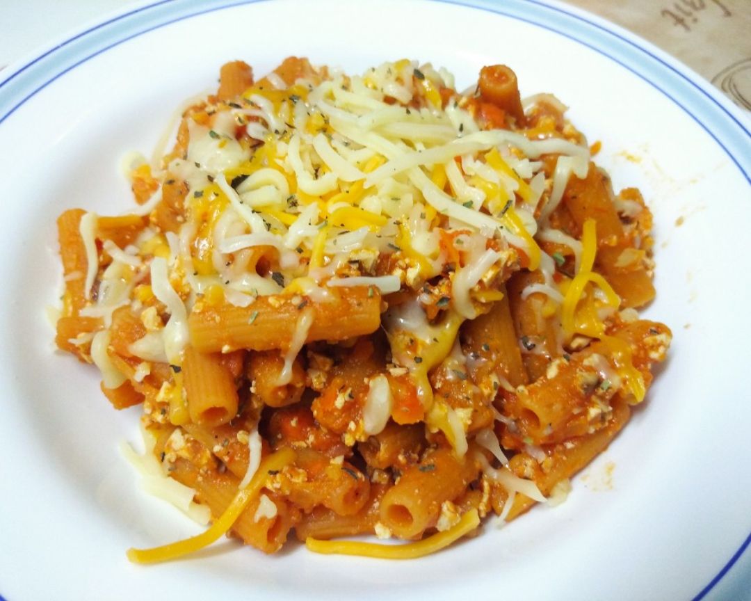 Macarrones de lentejas a la boloñesa de tofu