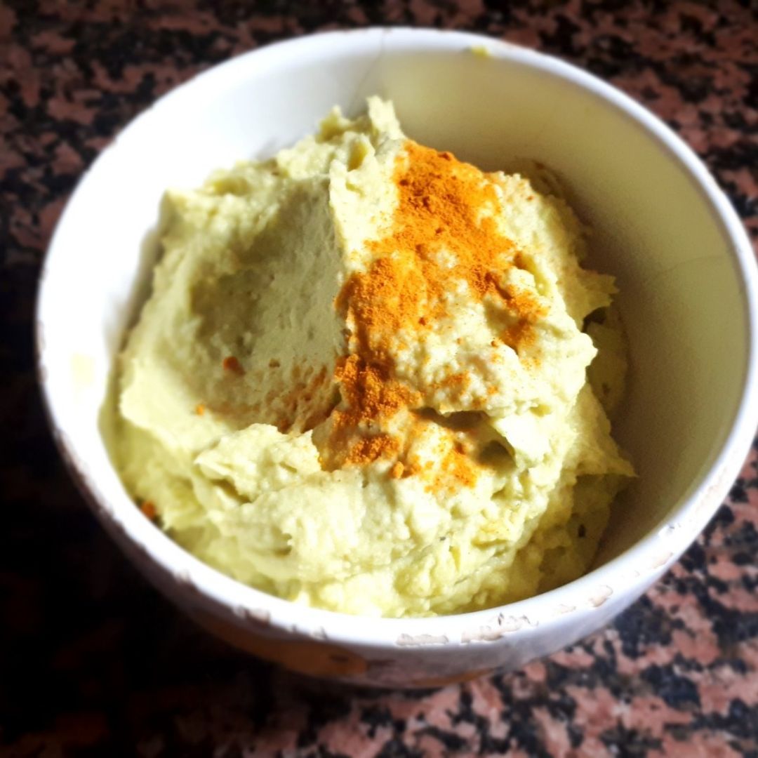 Humus de garbanzos y aguacate Humus de garbanzos y aguacate