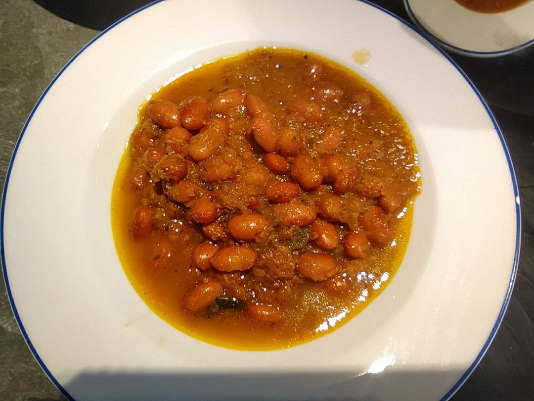 ALUBIAS PINTAS CON CÚRCUMA ALUBIAS PINTAS CON CÚRCUMA