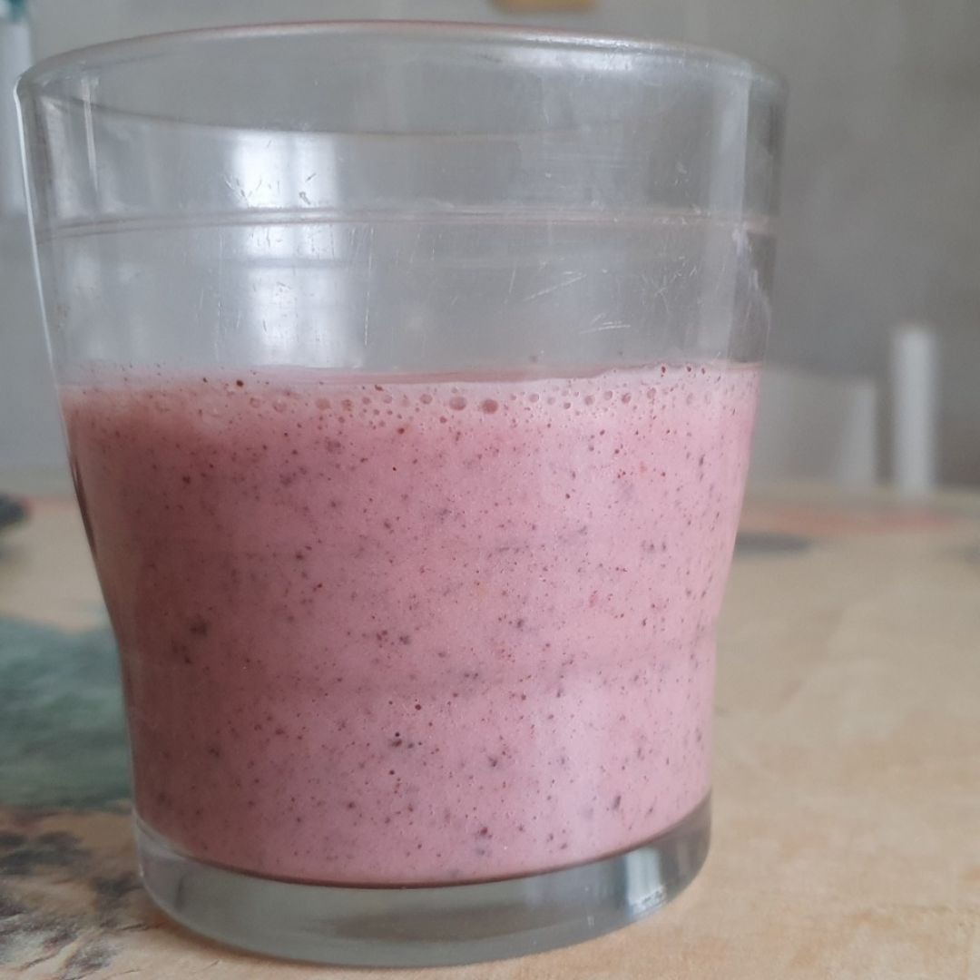 Batido de fresa, chocolate negro y vainilla. 🍓🧋 Batido de fresa, chocolate negro y vainilla. 🍓🧋