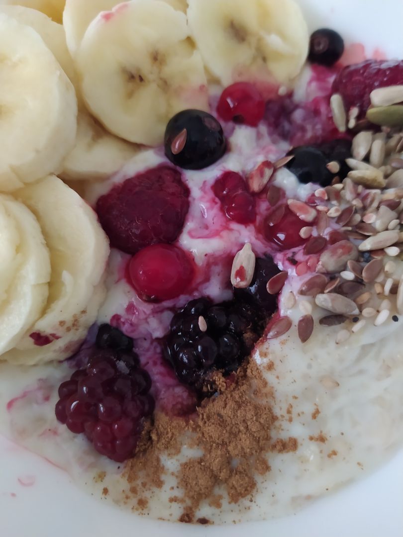 Porridge de avena con plátano y frutos rojos Paso 1 Porridge de avena con plátano y frutos rojos Paso 1
