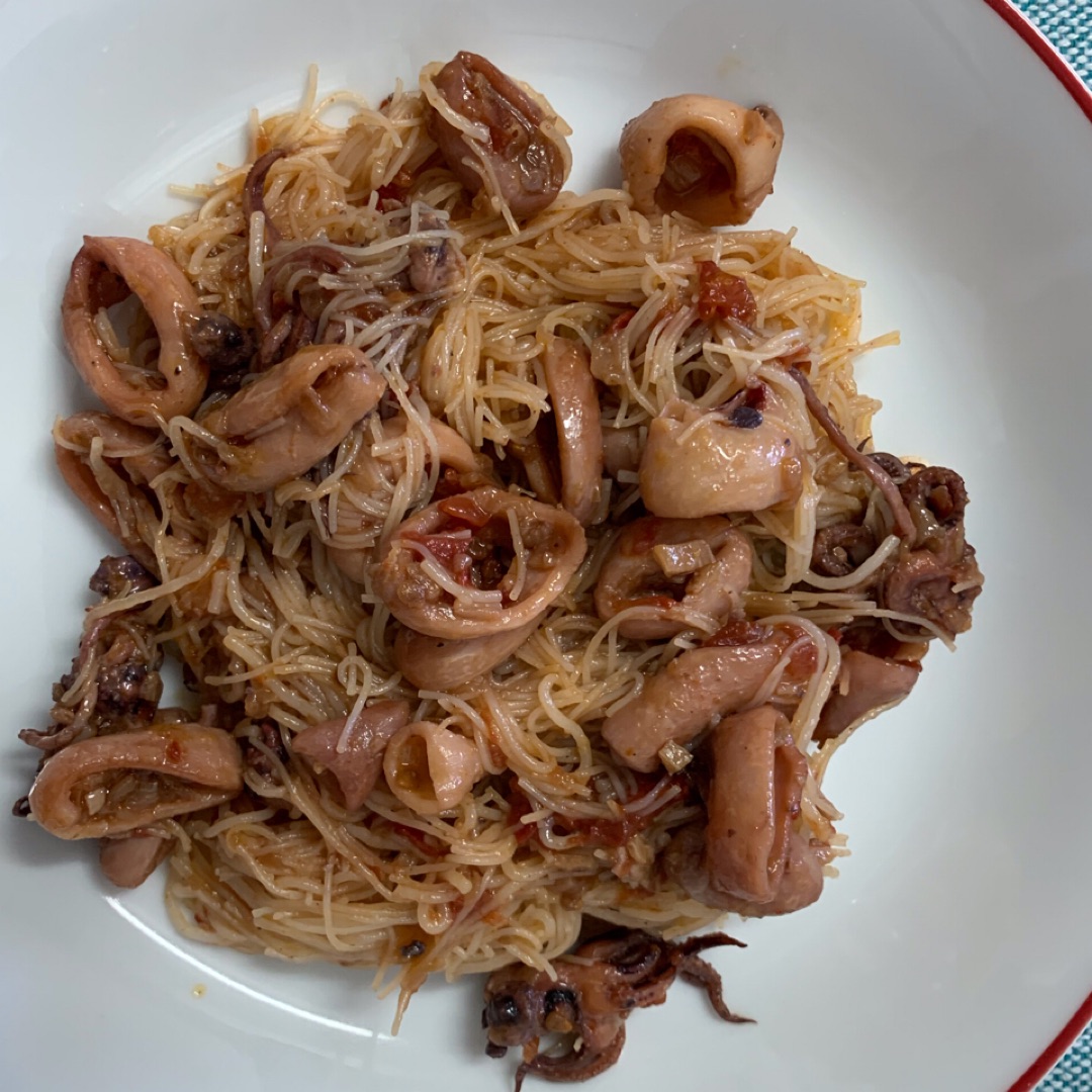 Fideos con chipirones