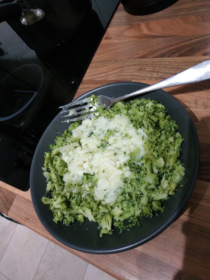 Tortilla de brócoli y patata Paso 1 Tortilla de brócoli y patata Paso 1