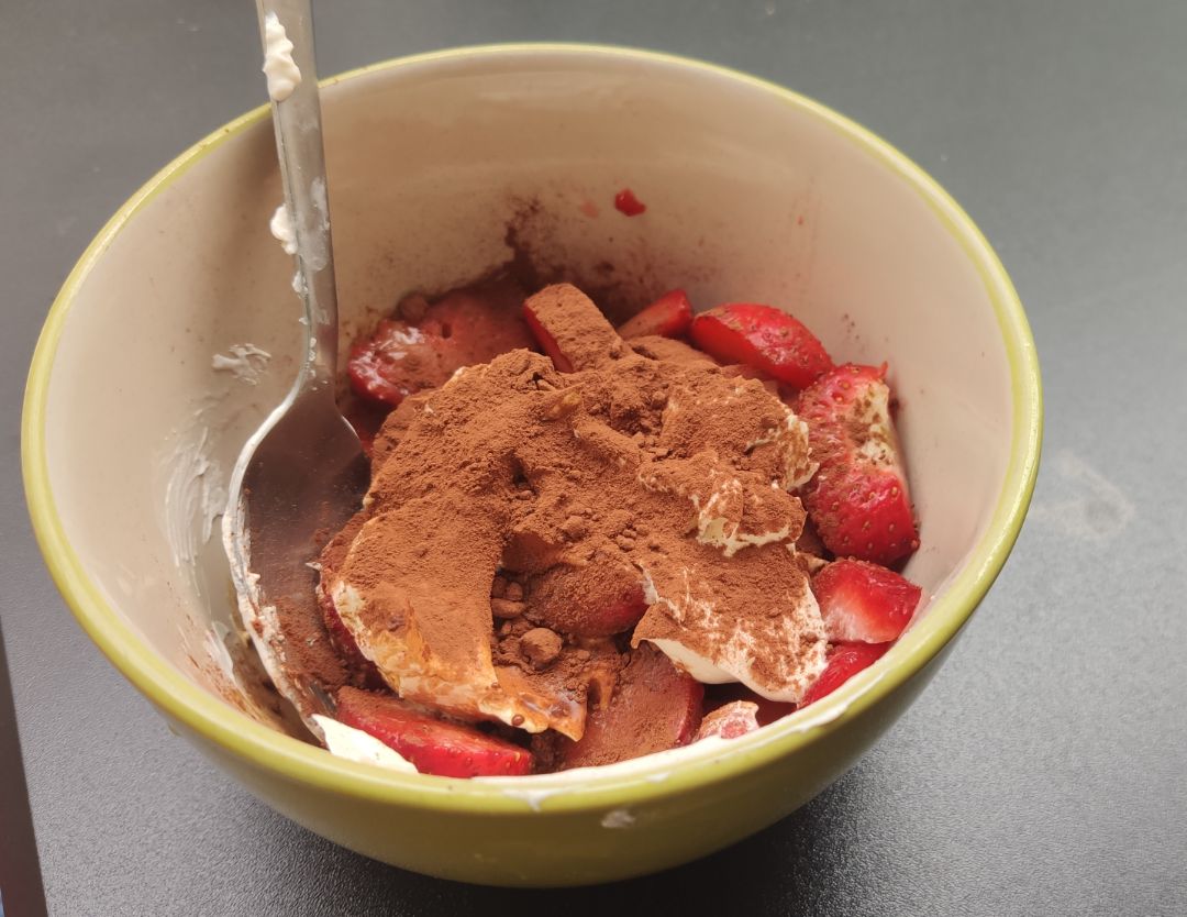 Tiramisú de fresa bajo en hidratos