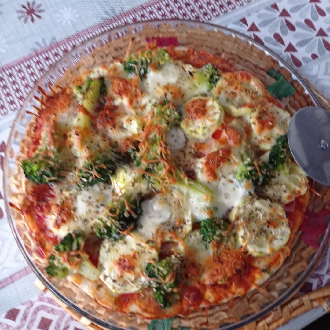 Pizza de brócoli y calabacín