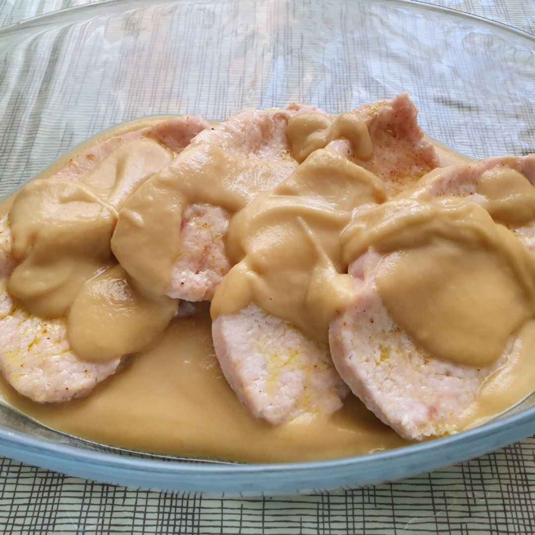 Filetes de pavo al curry con salsa