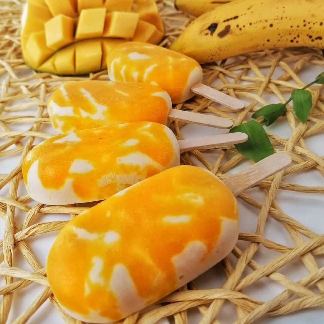 Helados de plátano yogur y mango 