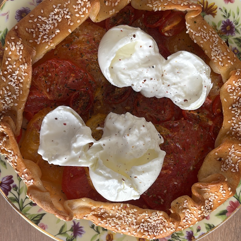 Tarta de tomates y burrata Tarta de tomates y burrata