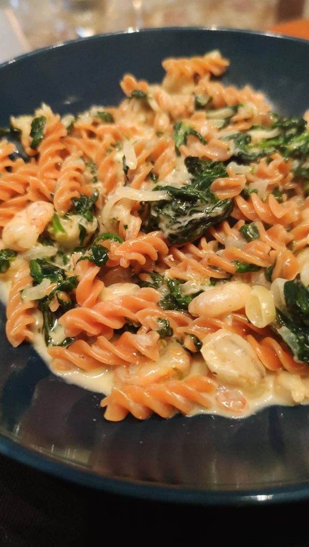 Pasta con gambas y verduras Pasta con gambas y verduras
