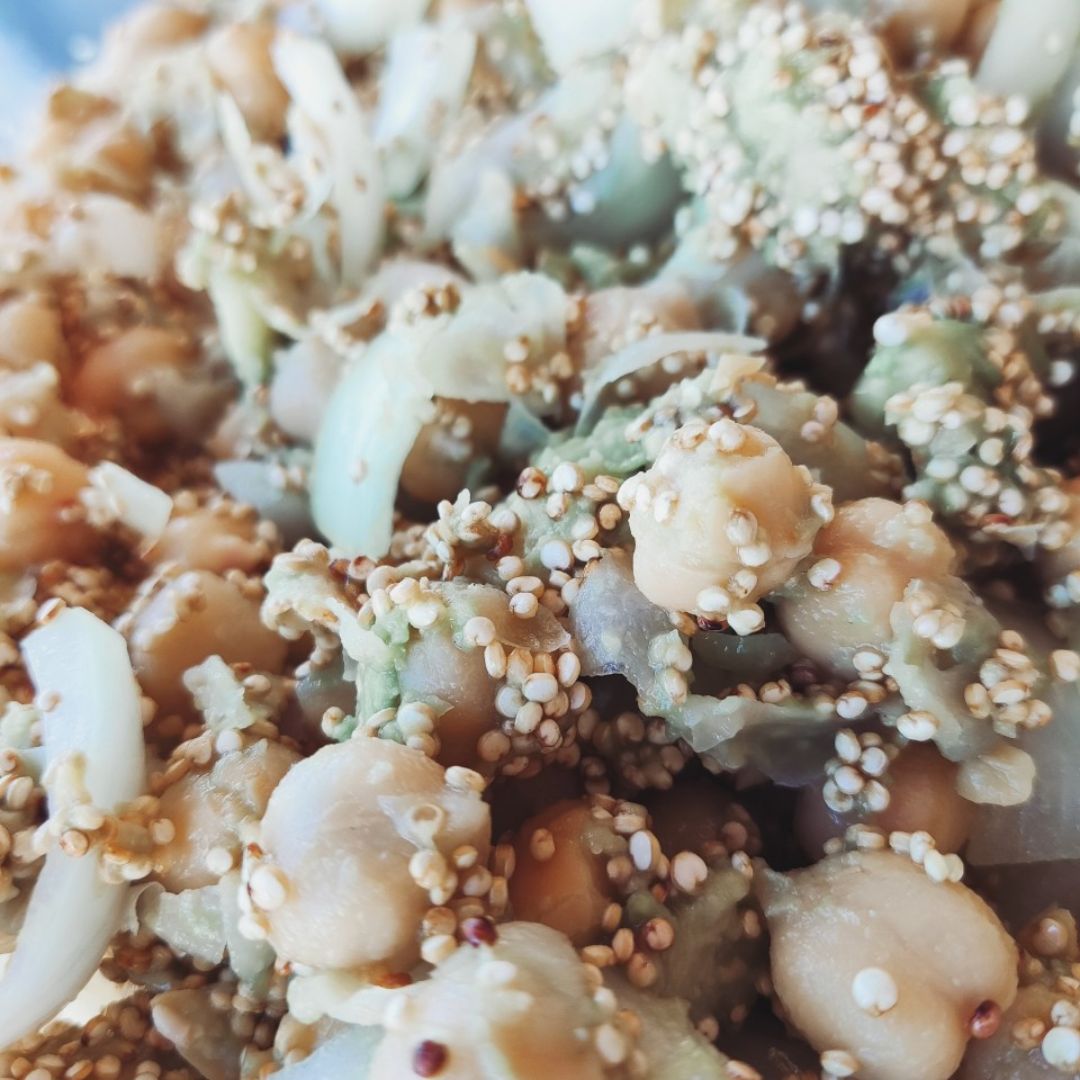 Ensalada de Garbanzos con Aguacate Quinoa Ensalada de Garbanzos con Aguacate Quinoa