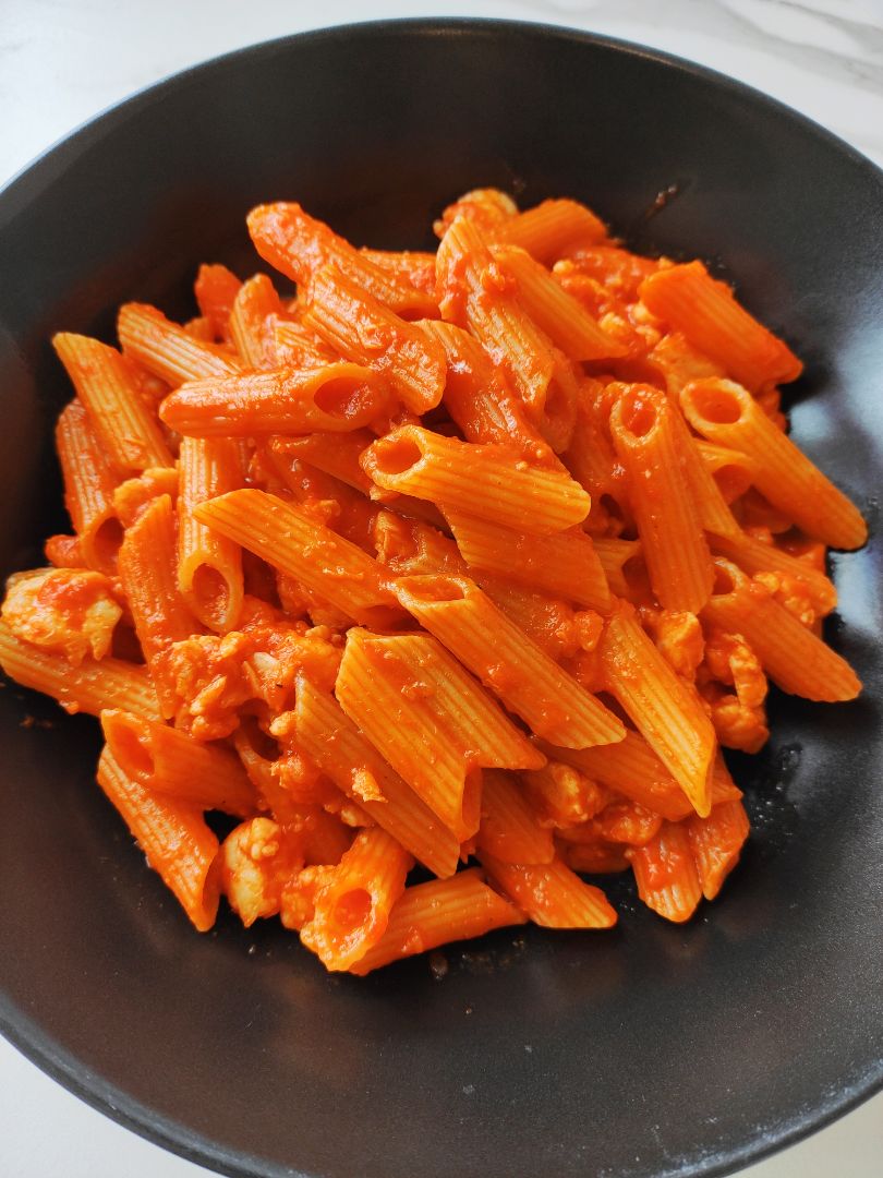 Pasta con salsa de piquillo y merluza Pasta con salsa de piquillo y merluza