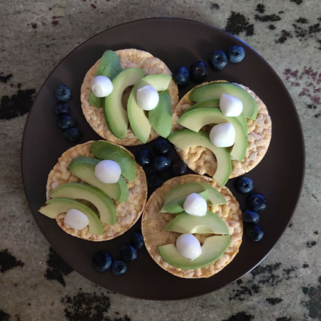 Tortas de maíz con aguacate Tortas de maíz con aguacate