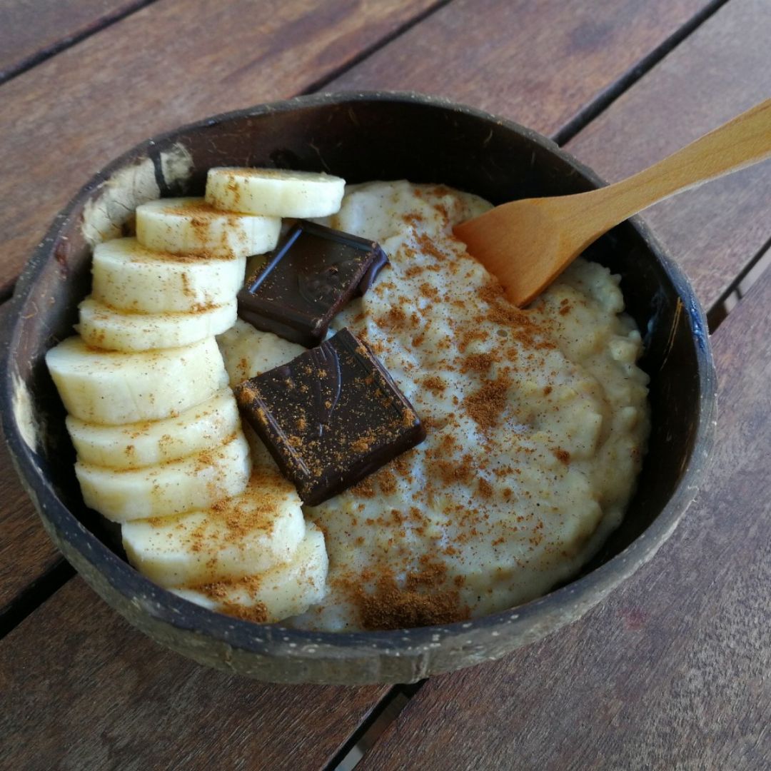 Porridge de avena con plátano y canela Porridge de avena con plátano y canela
