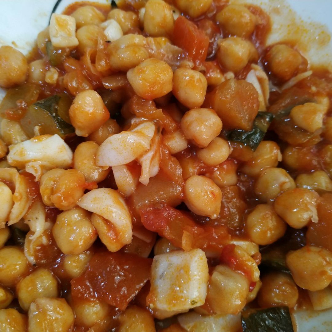 Garbanzos con pisto y sepia Garbanzos con pisto y sepia
