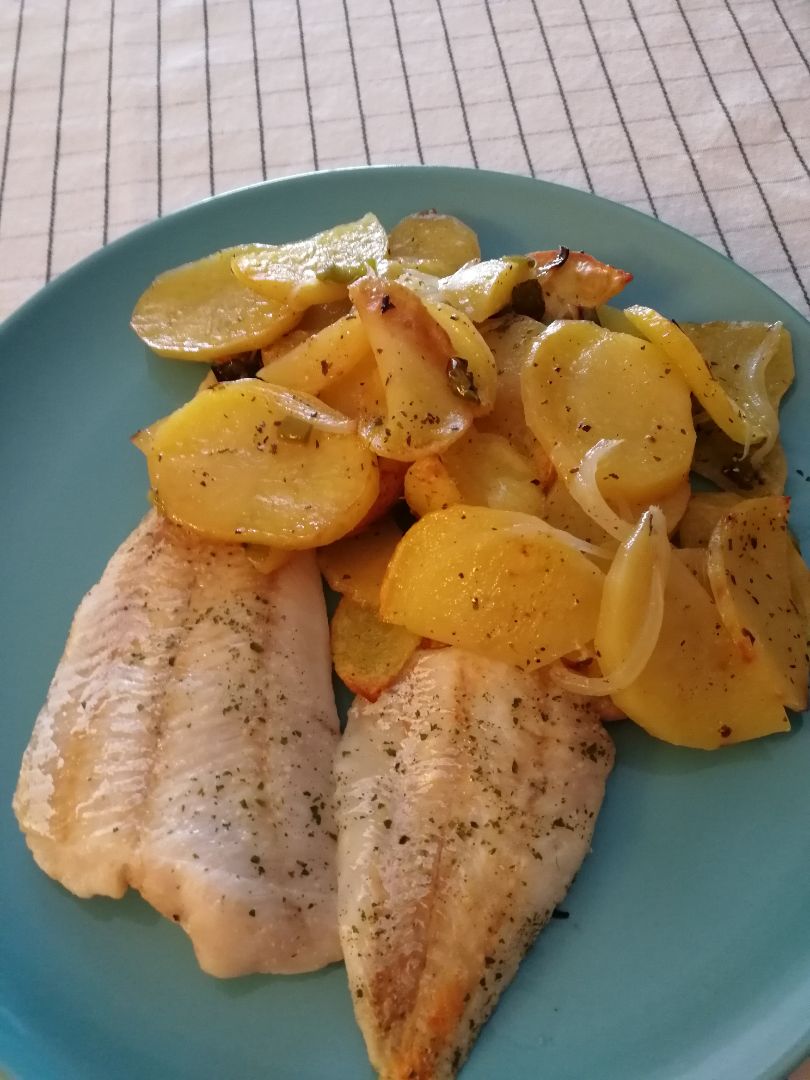 Merluza al horno con patatas