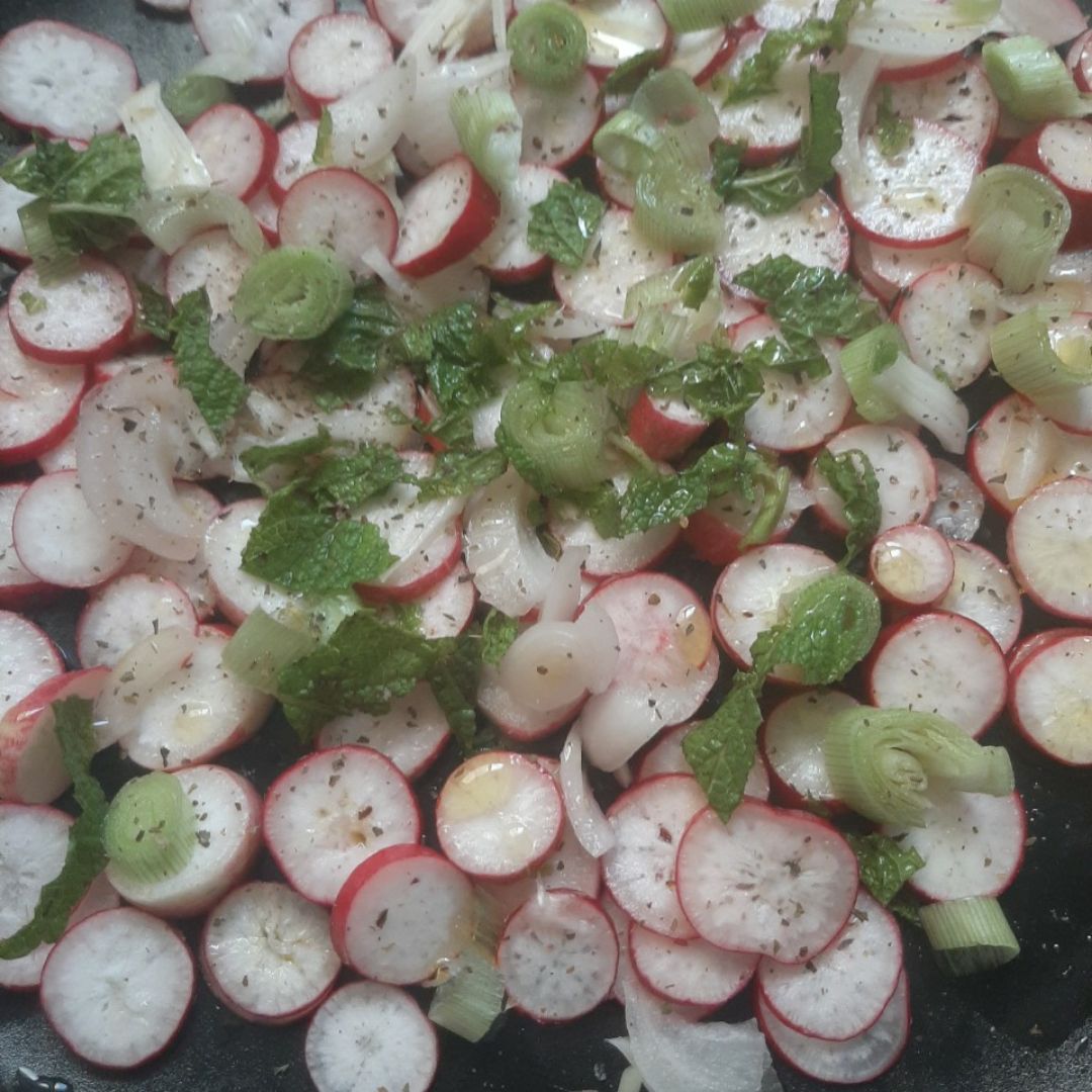 Carpaccio de rabanitos con menta Carpaccio de rabanitos con menta