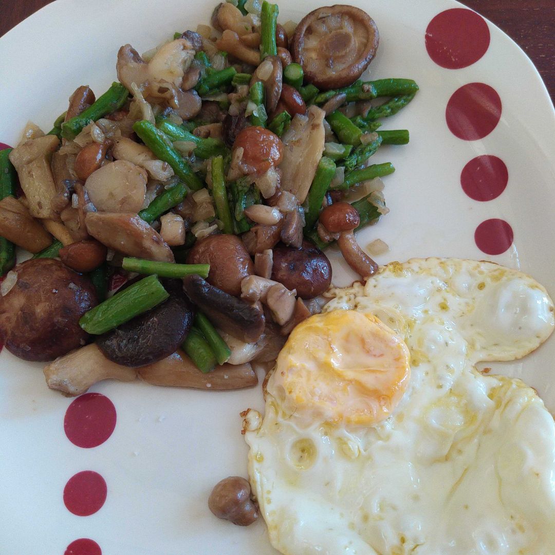 Salteado de setas con huevo