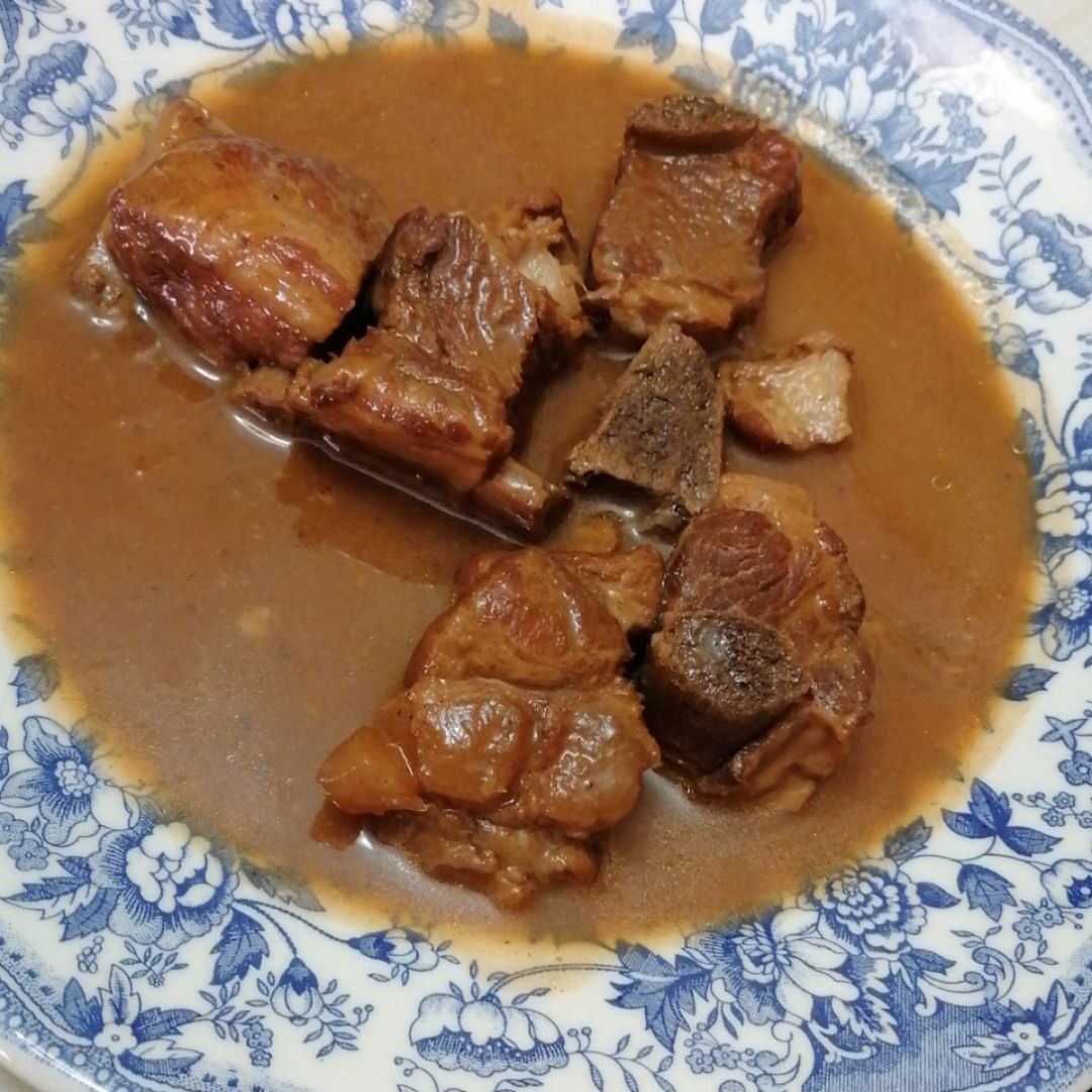 Costillas en salsa sabrosona Costillas en salsa sabrosona