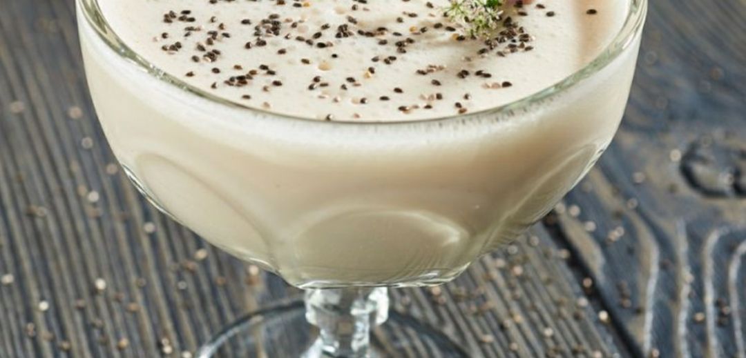 Yogur natural con crema de cacahuete y chia Yogur natural con crema de cacahuete y chia