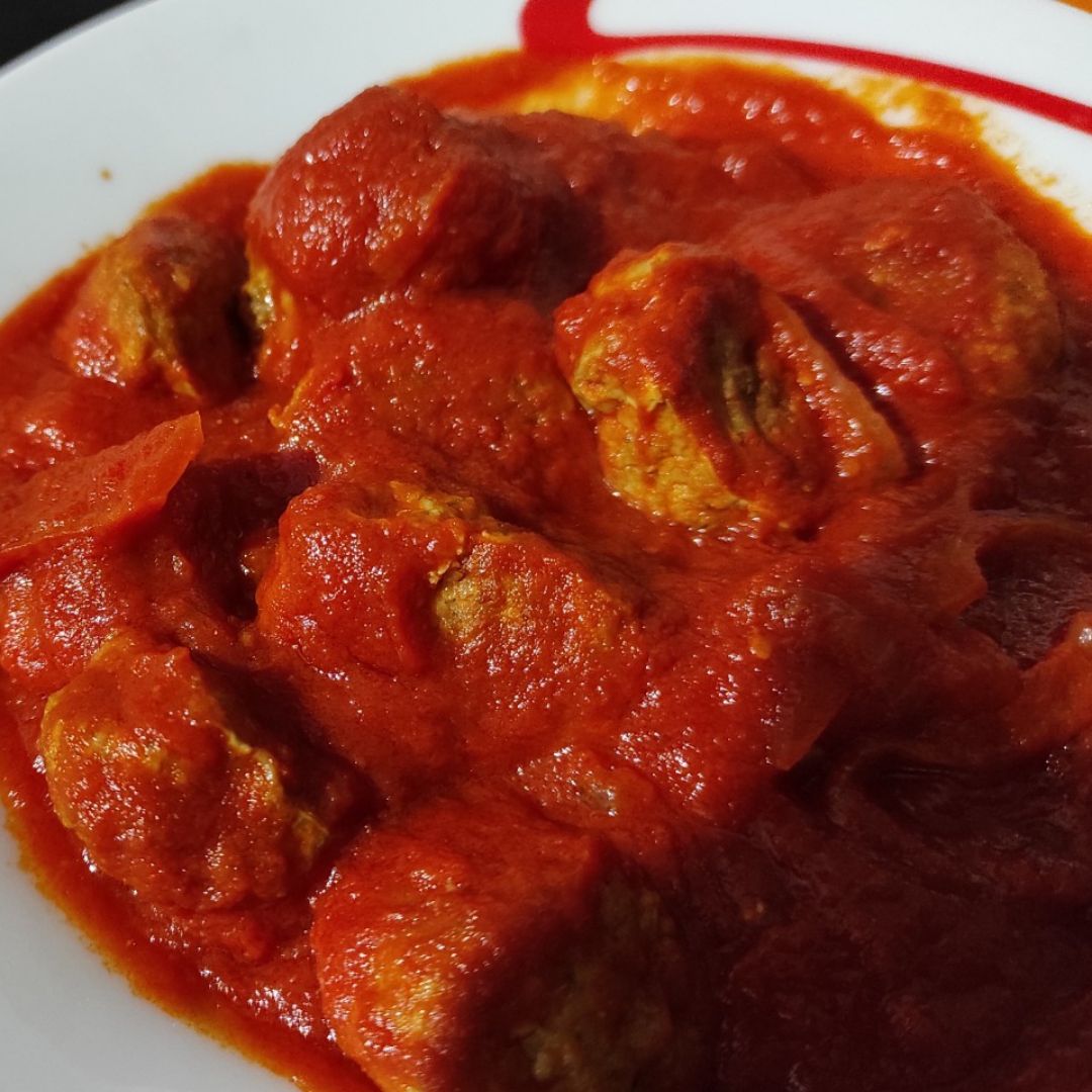 Albondigas con tomate y cebolla Albondigas con tomate y cebolla