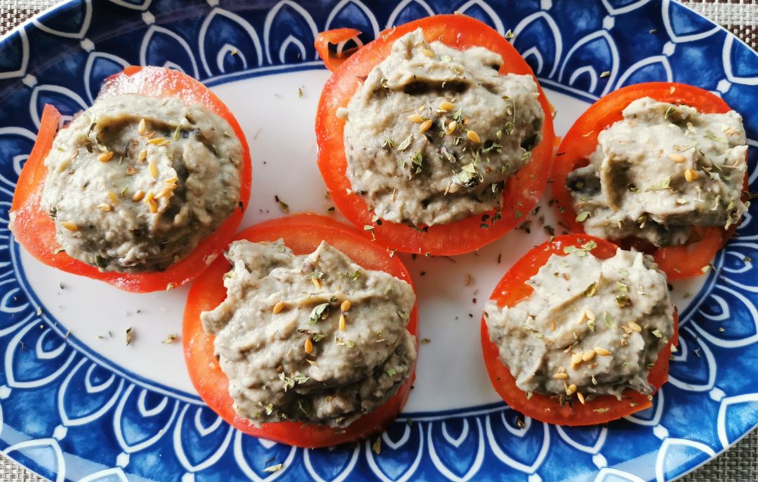 Tomates con paté de berenjena Tomates con paté de berenjena