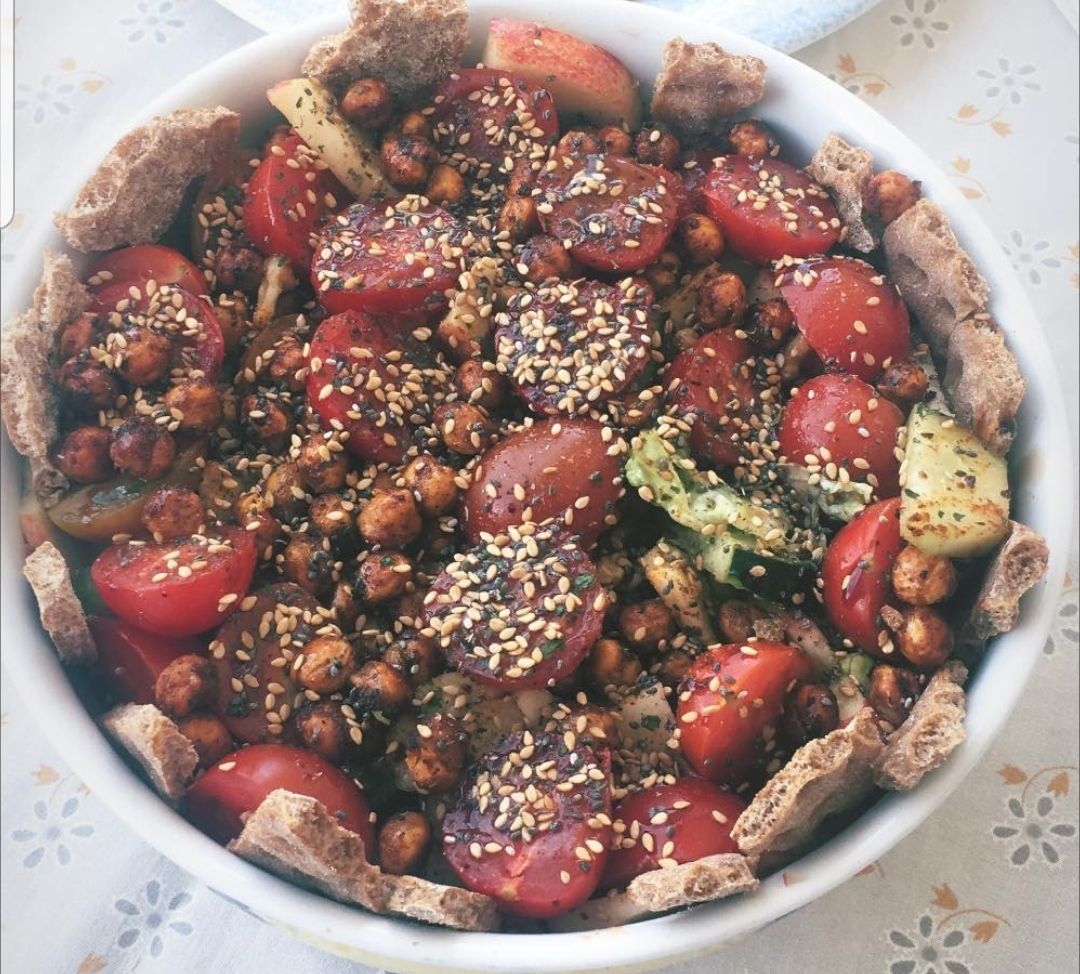 Ensalada de crudos y legumbres Ensalada de crudos y legumbres