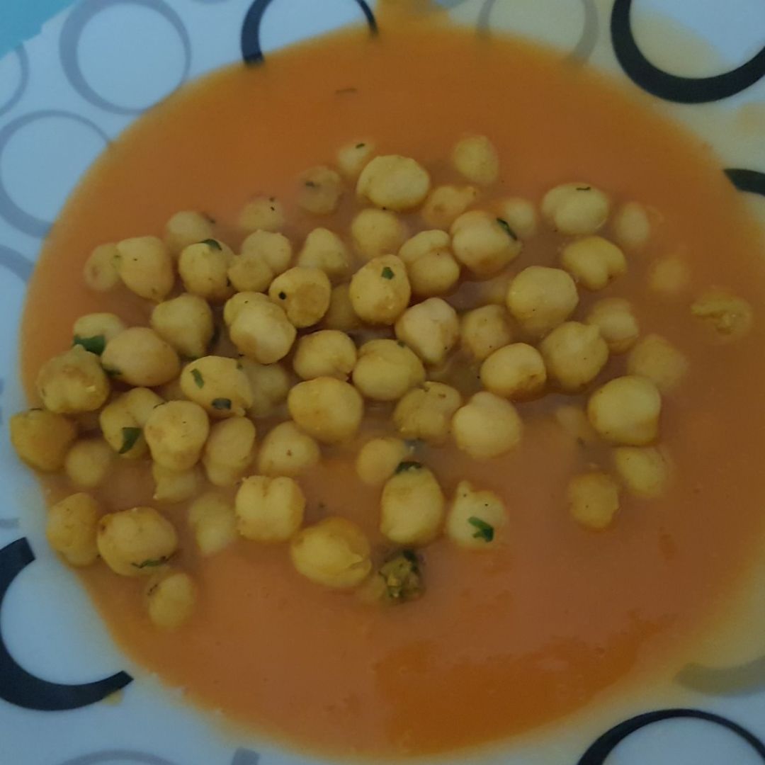 Crema de calabaza con garbanzos especiados