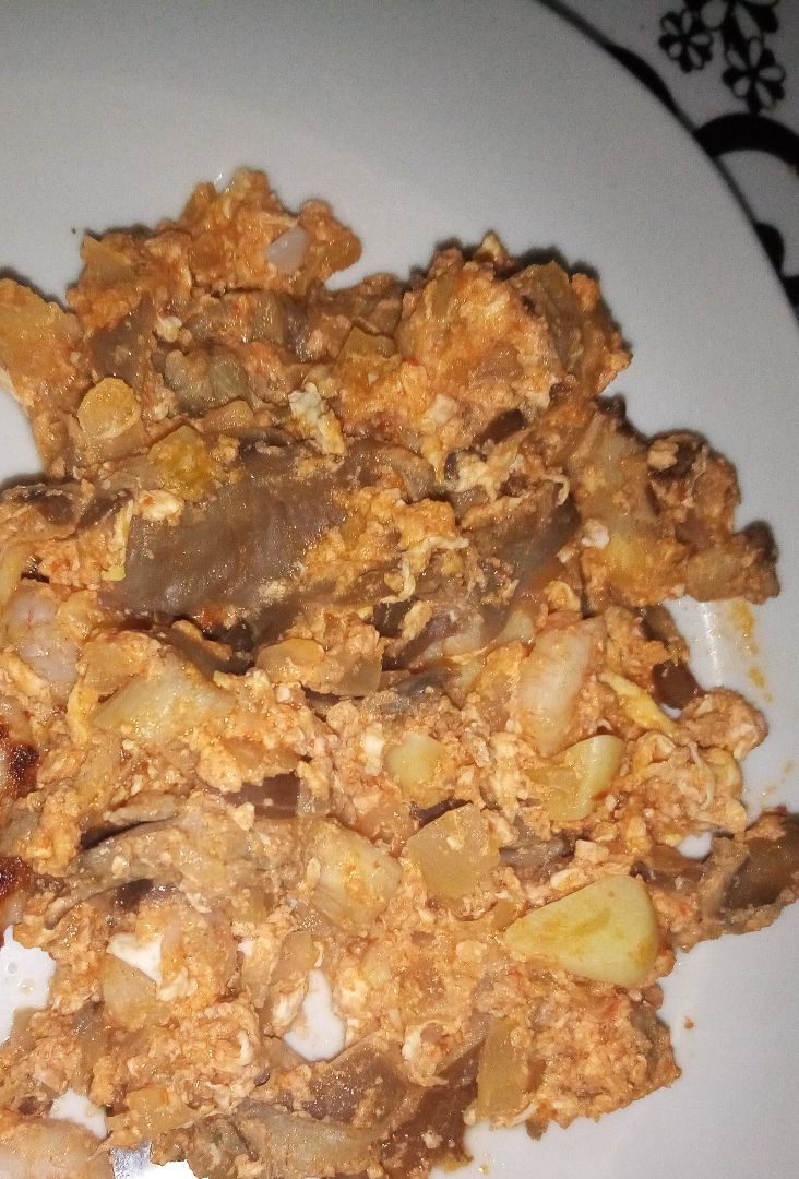 Setas con huevo y tomate Setas con huevo y tomate
