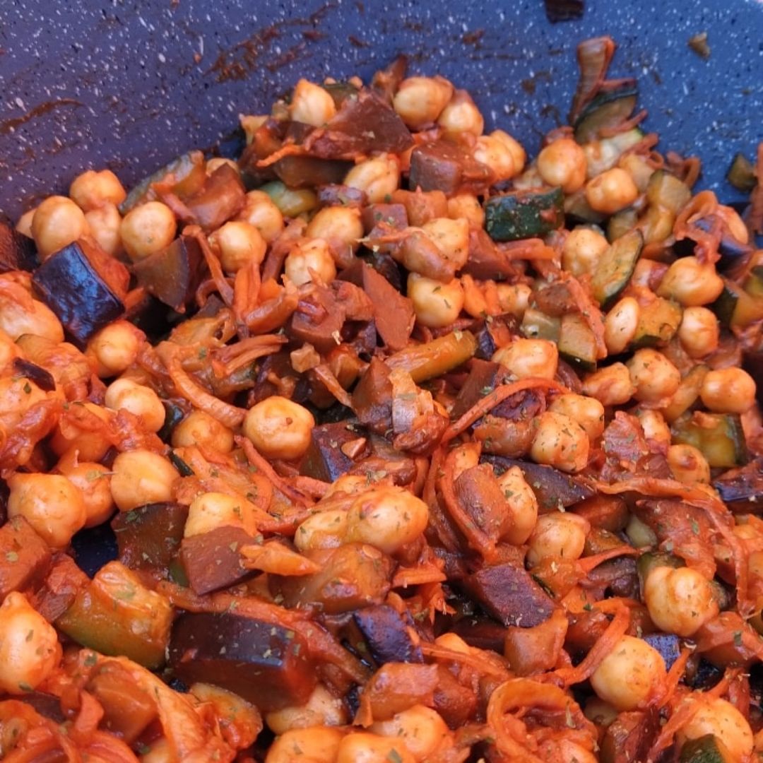 Garbanzos con berenjena y calabacín Garbanzos con berenjena y calabacín
