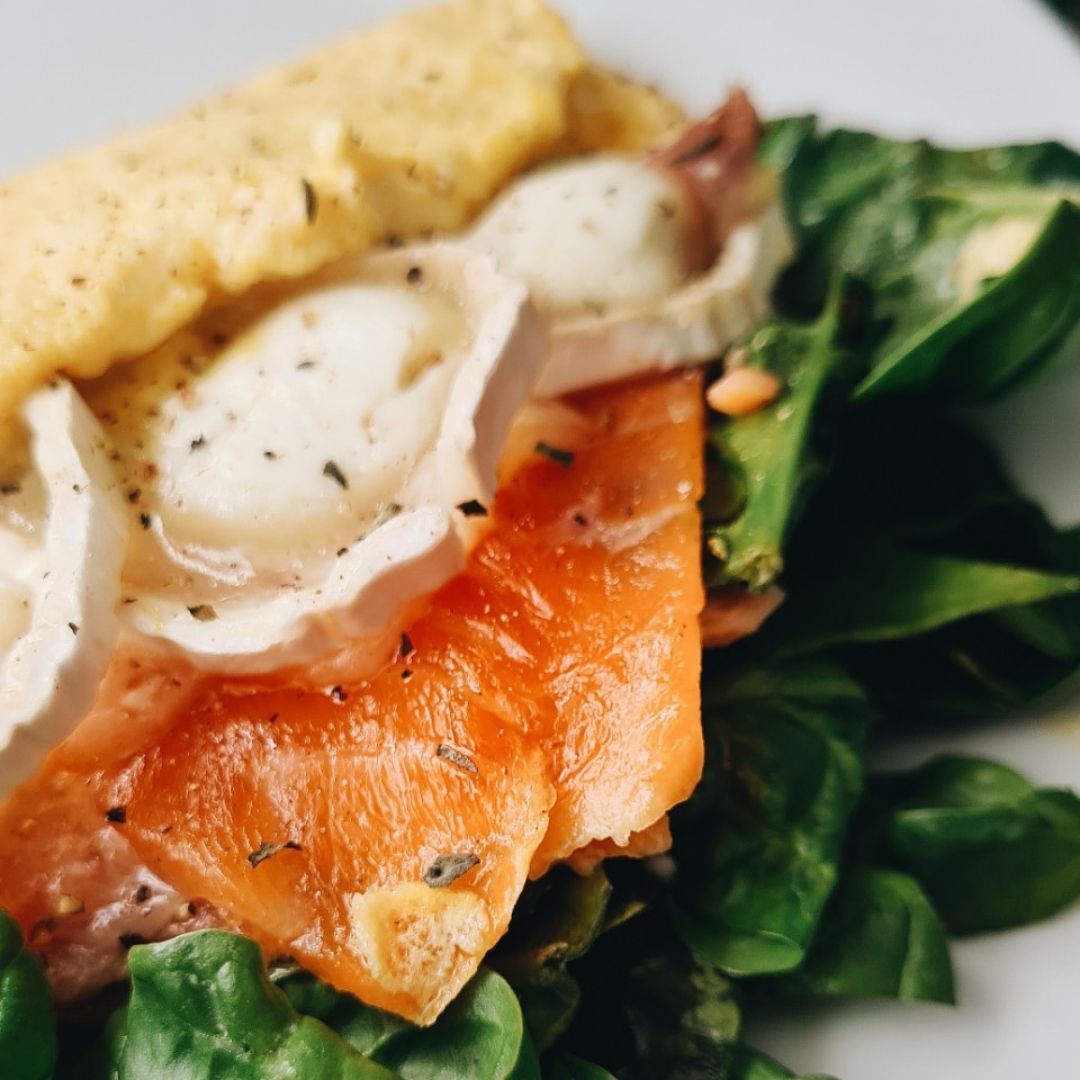 Tortilla con espinacas, salmón y queso de cabra Paso 3