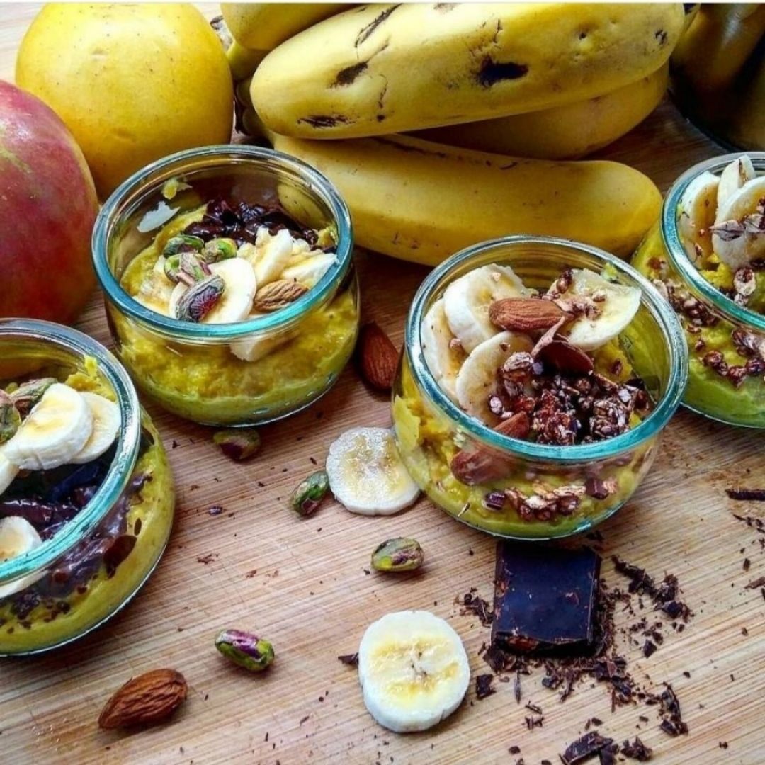 Avena amb cúrcuma, fruits secs i xocolata // Avena con cúrcuma, frutos secos y chocolate 