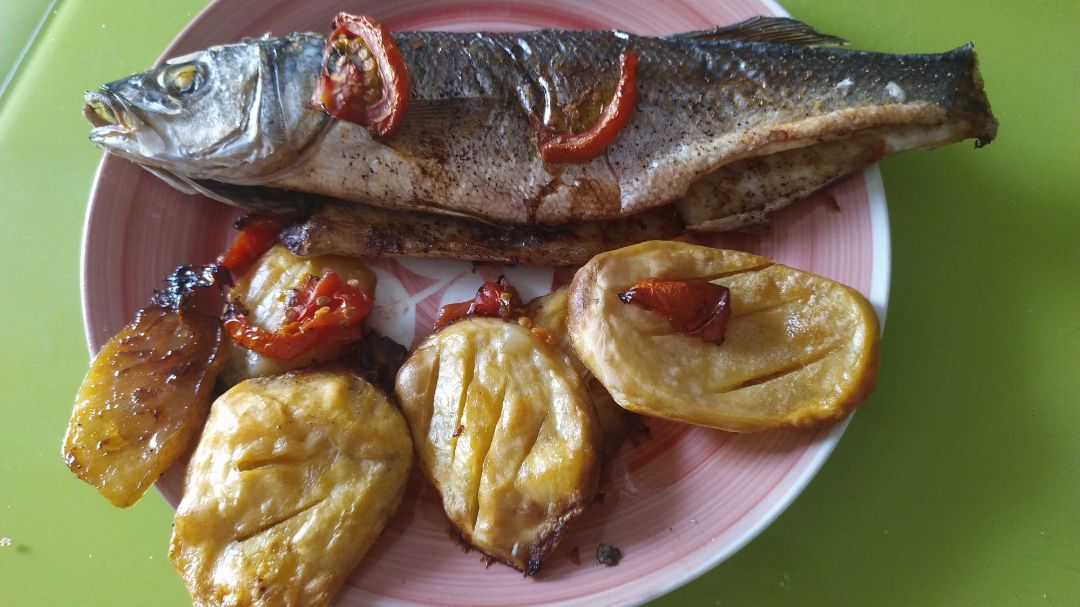 Lubina con patatas Lubina con patatas