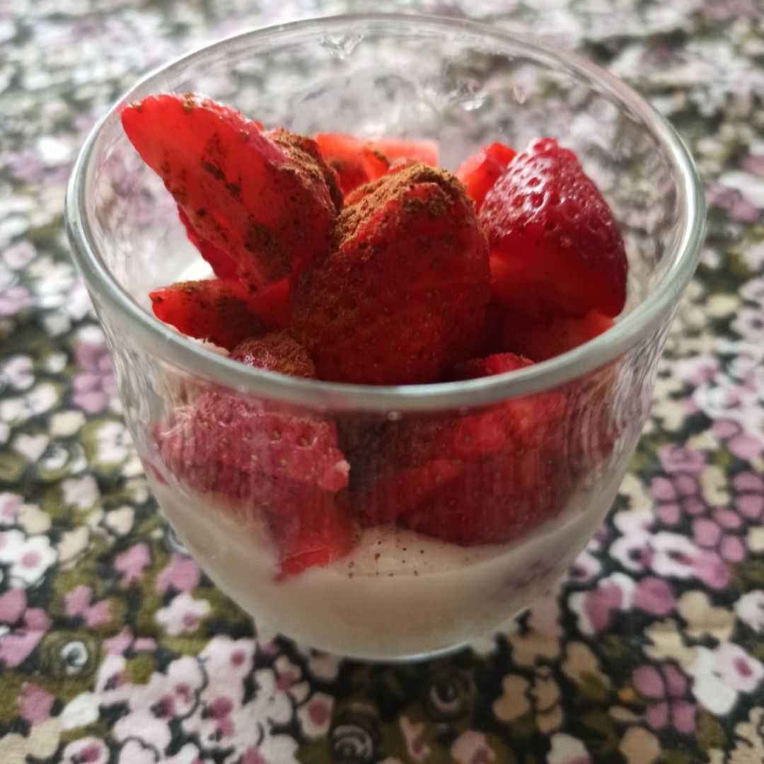 Yogur con fresas y canela 🧡 Yogur con fresas y canela 🧡