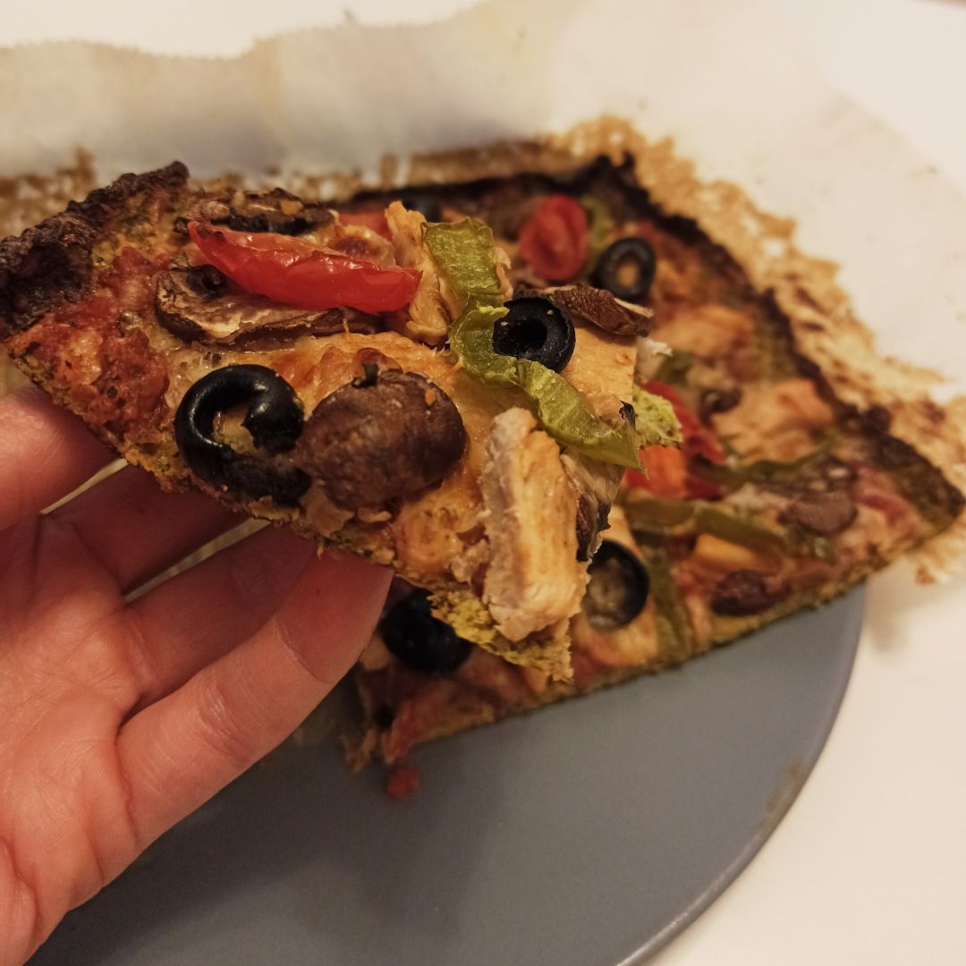 Pizza casera con masa de brócoli 🥦🍕 Pizza casera con masa de brócoli 🥦🍕