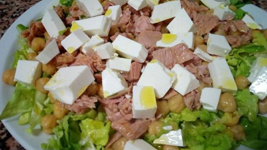 Ensalada queso feta y atún Ensalada queso feta y atún