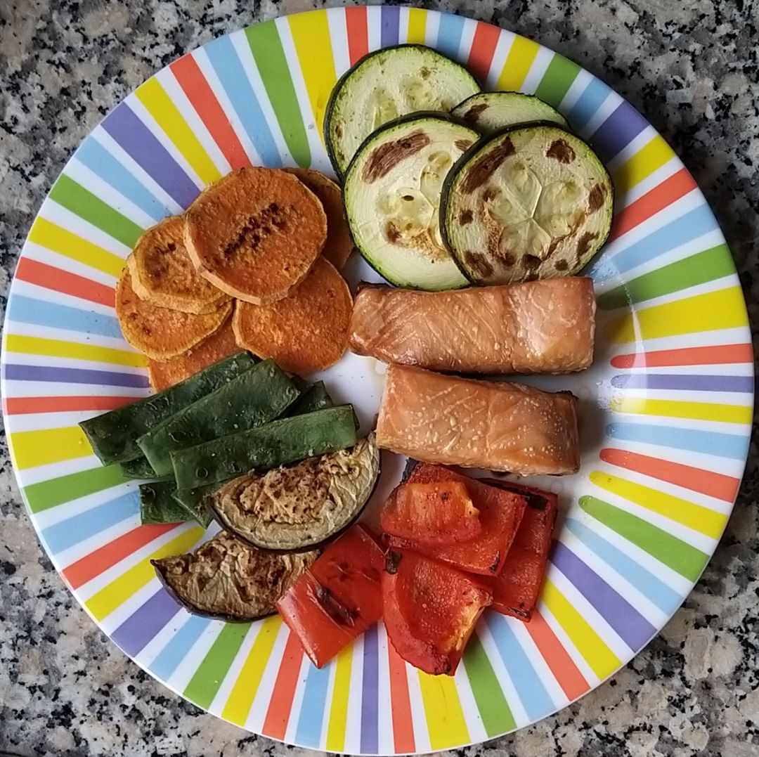 Salmón al horno con verduras a la plancha 