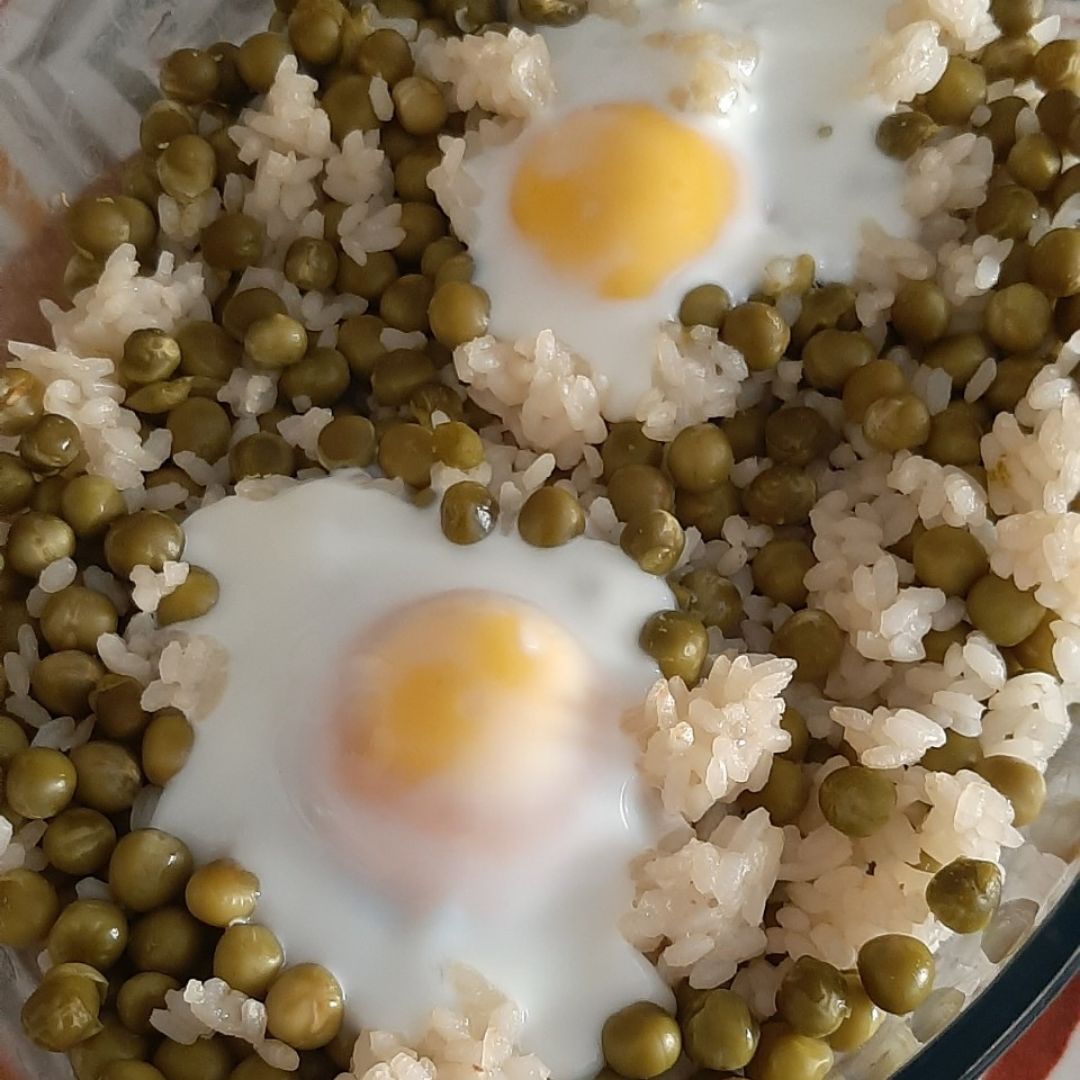 Guisantes con arroz y huevo Guisantes con arroz y huevo